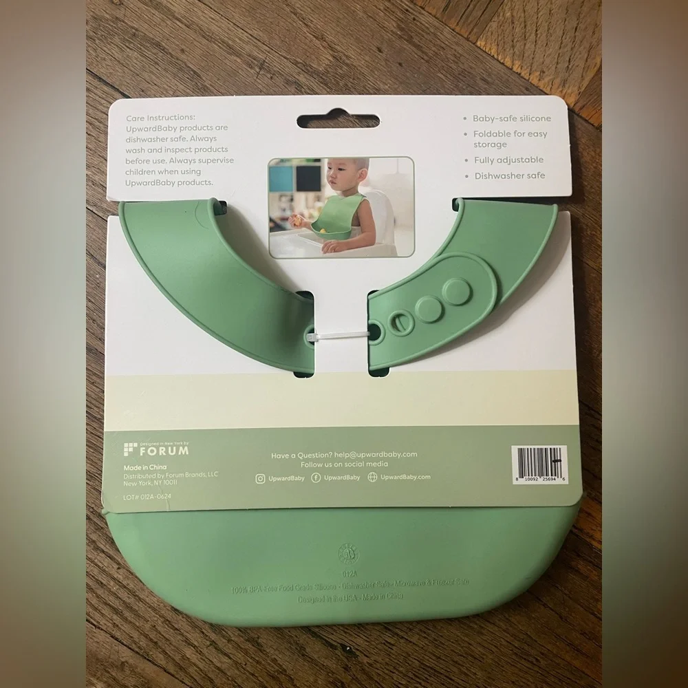 NWT Upward Baby Green Food-Catching Bib